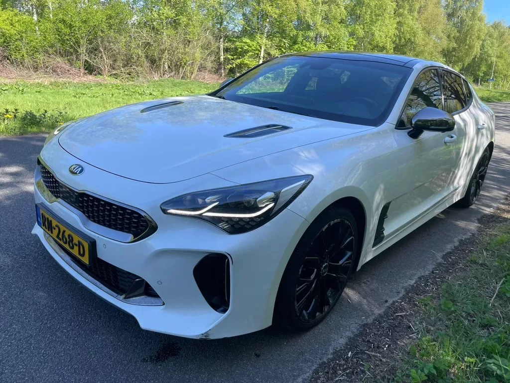 Kia Stinger (2018) — foto 1