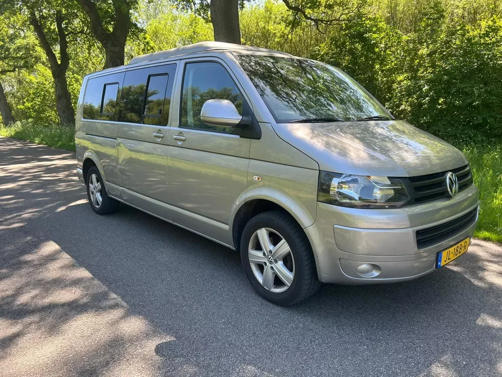 Volkswagen Kombi [Multivan] (2010) — foto 1