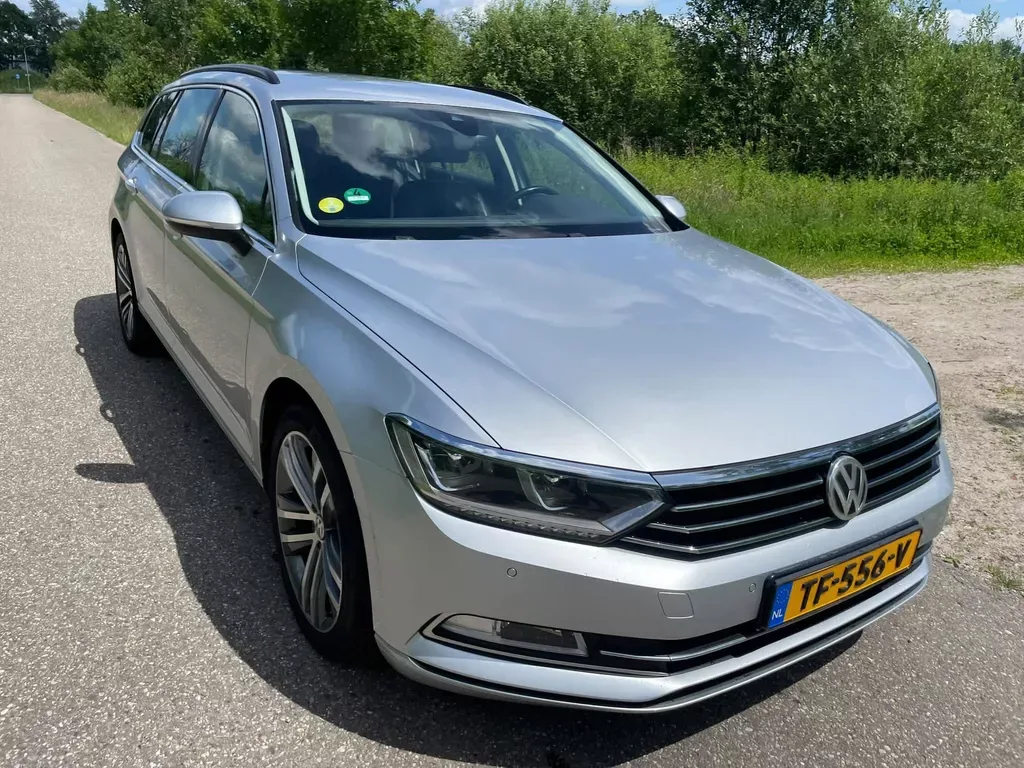 Volkswagen Passat (2015) — foto 1
