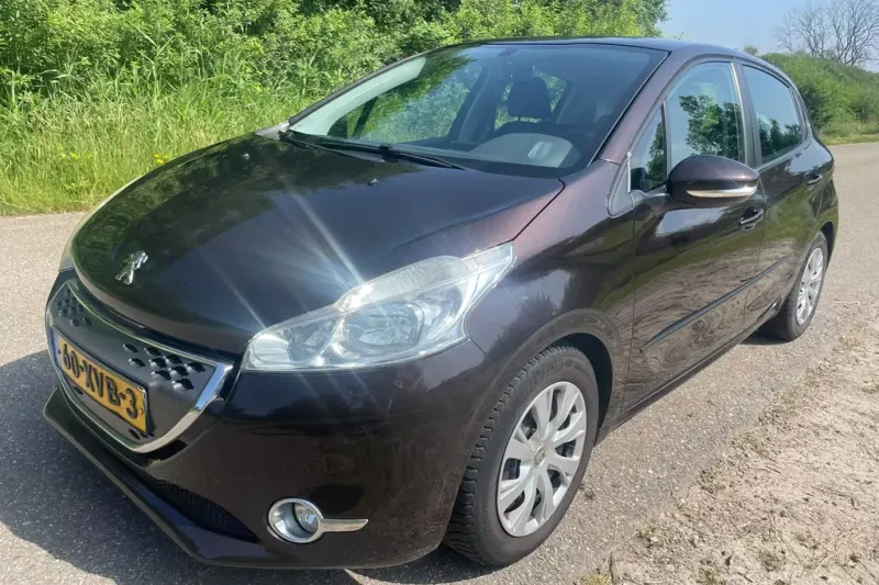 Peugeot 208 (2012)