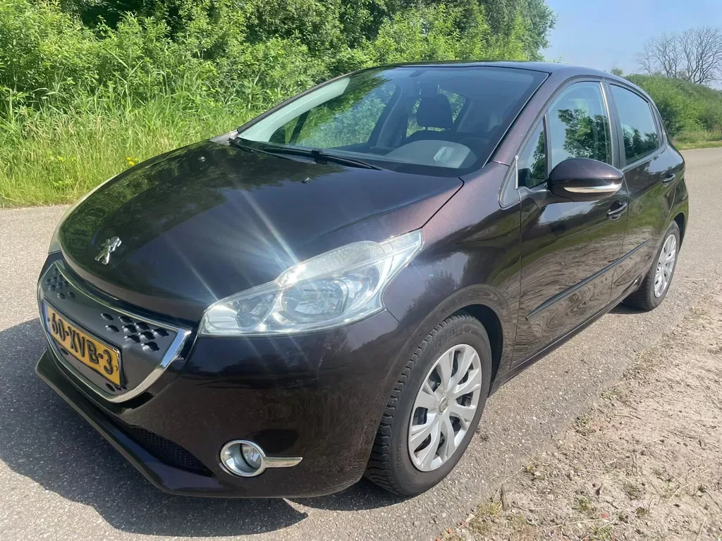 Peugeot 208 (2012) — foto 1