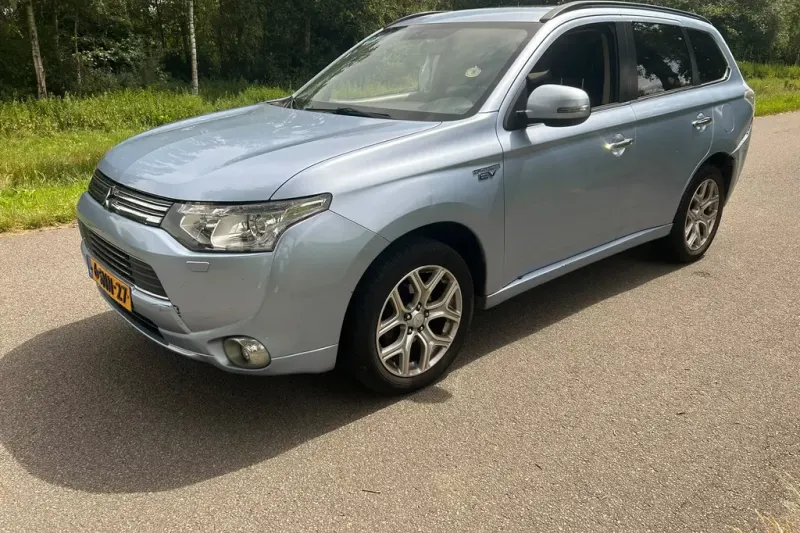 Mitsubishi Outlander (2013)