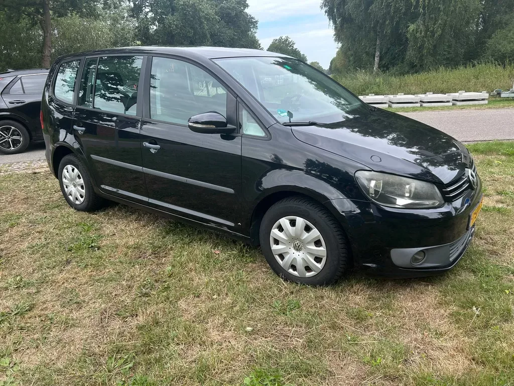 Volkswagen Touran (2010) — foto 1