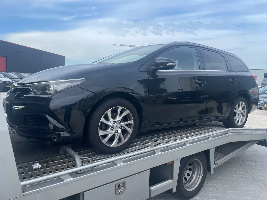 Toyota Auris (2017) — foto 1