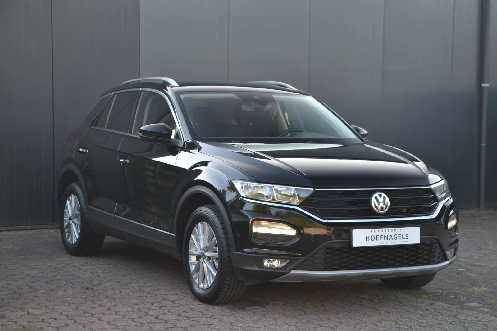 Volkswagen T-Roc (2019) — foto 1