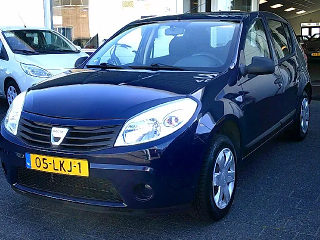 Dacia Sandero (2010) — foto 1