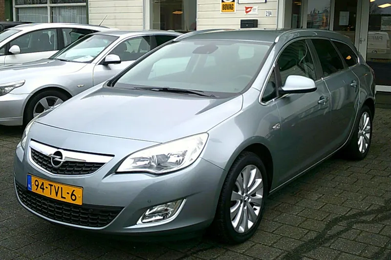 Opel Astra Sports Tourer (2012)