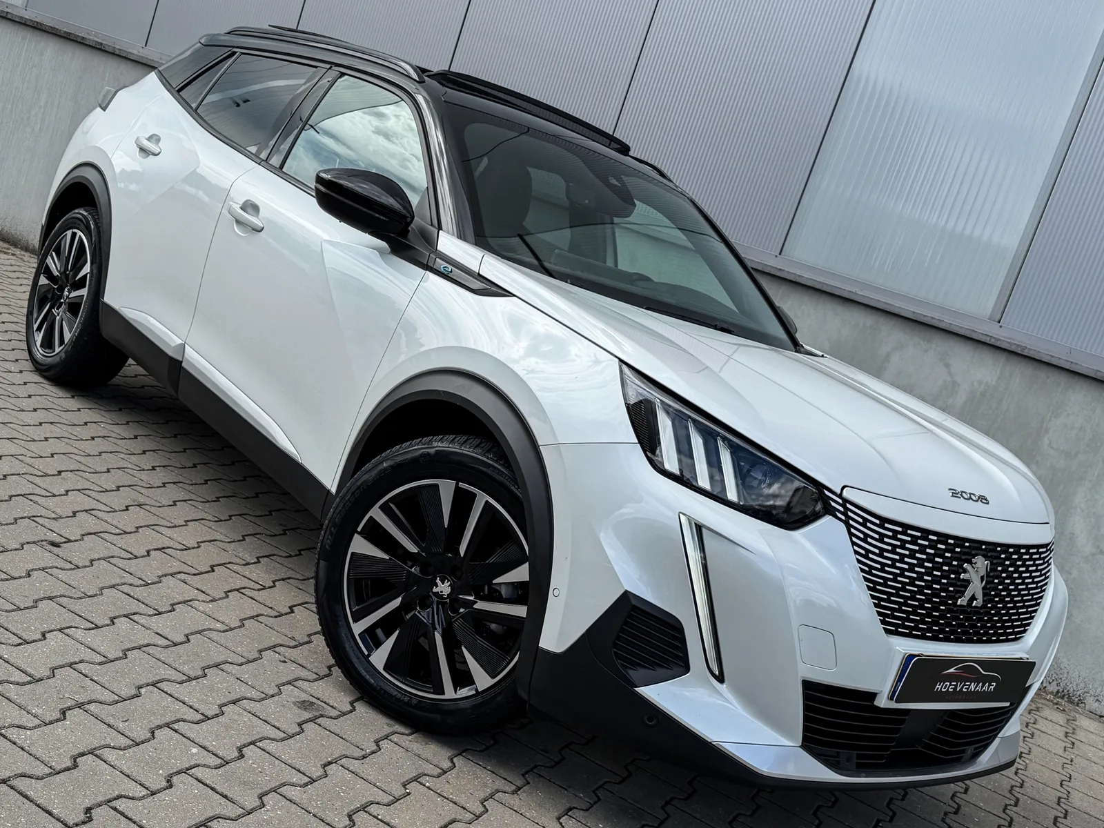 Peugeot e-2008 (2022) — foto 1