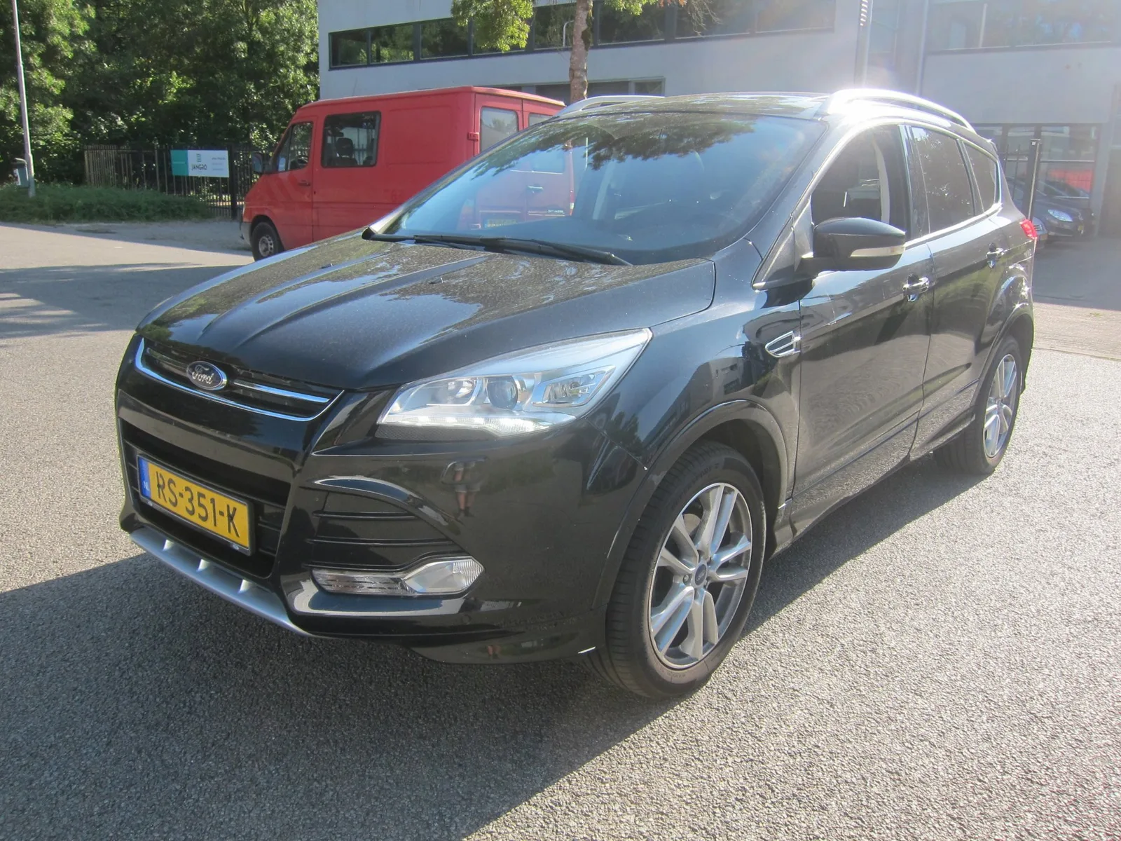 Ford Kuga (2015) — foto 1