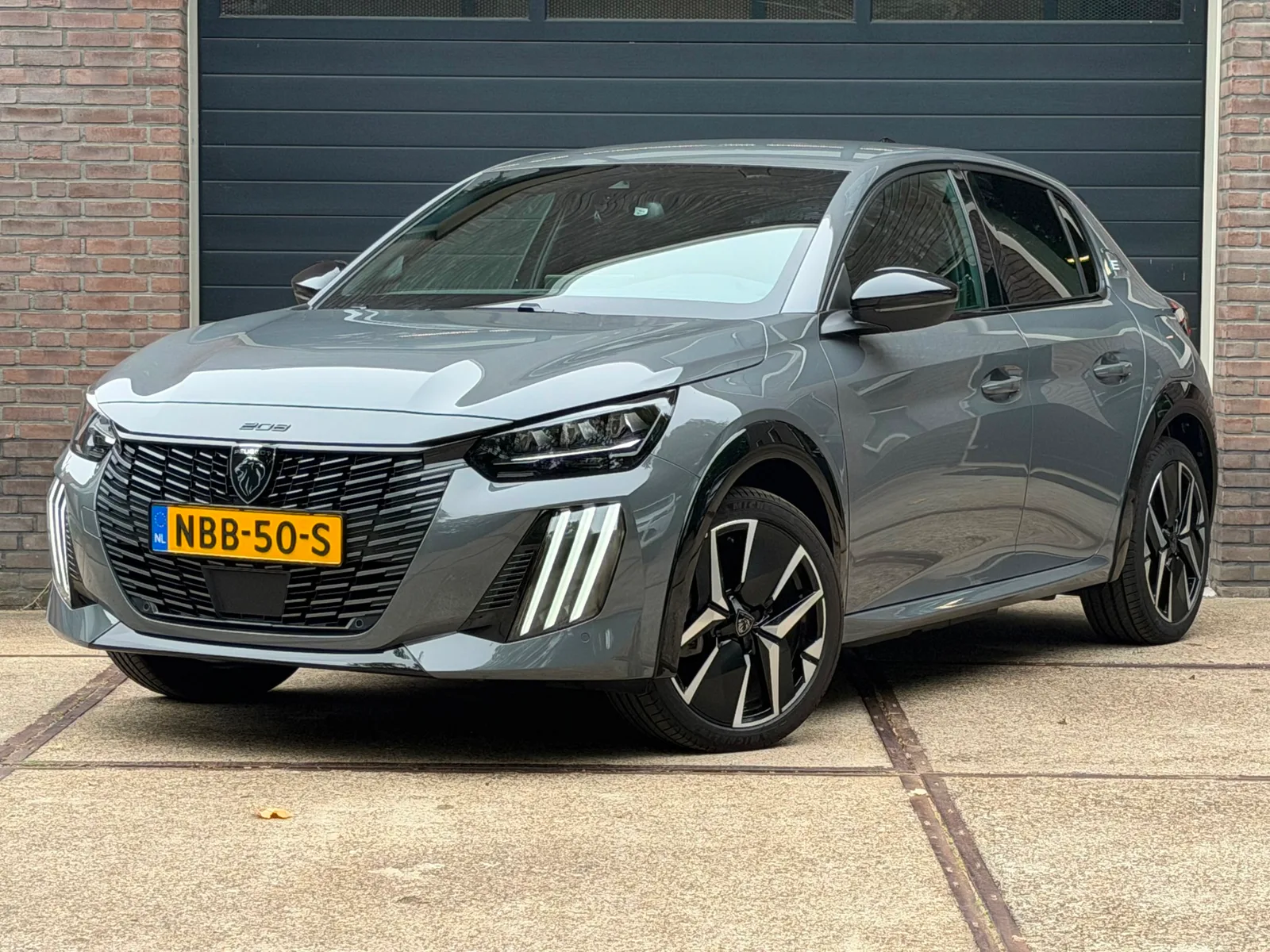 Peugeot e-208 (2025) — foto 1