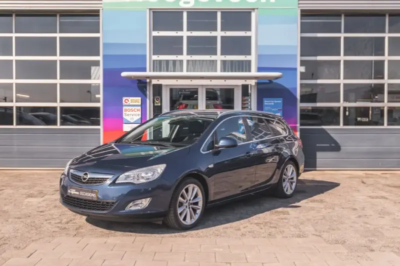 Opel Astra (2011)