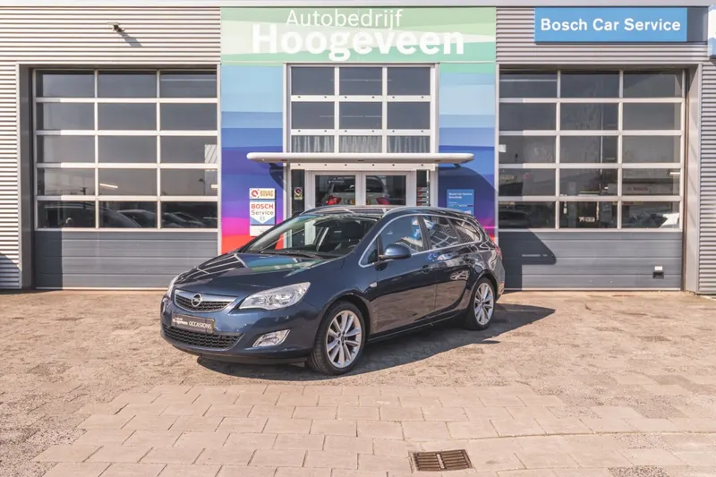 Opel Astra (2011)
