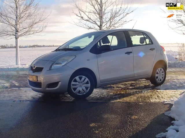 Toyota Yaris (2011) — foto 1