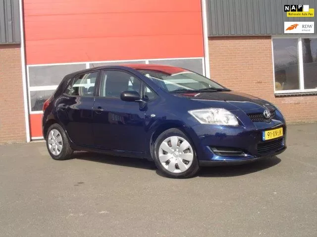 Toyota Auris (2007) — foto 1