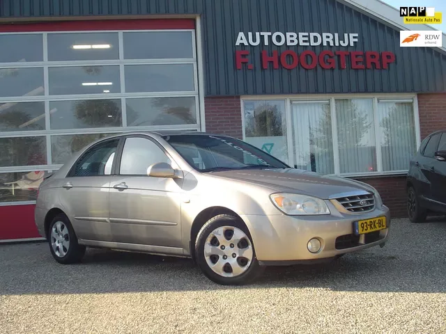 Kia Cerato (2005) — foto 1