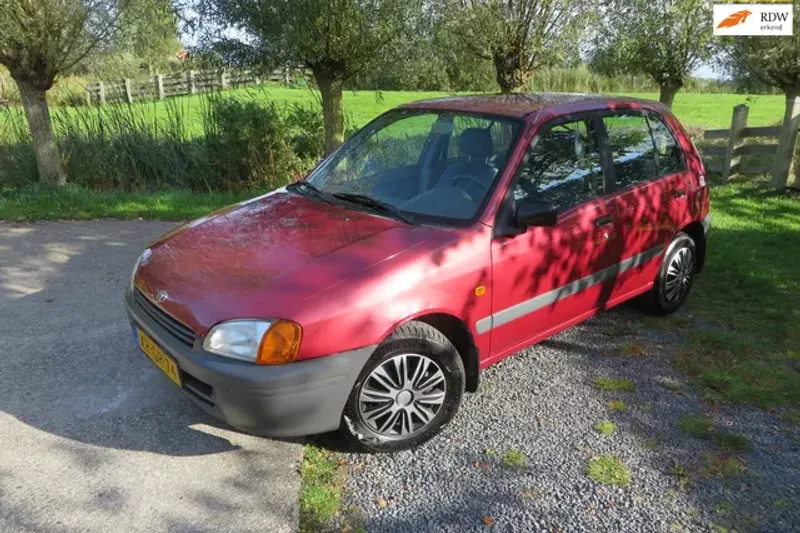 Toyota Starlet (1999)