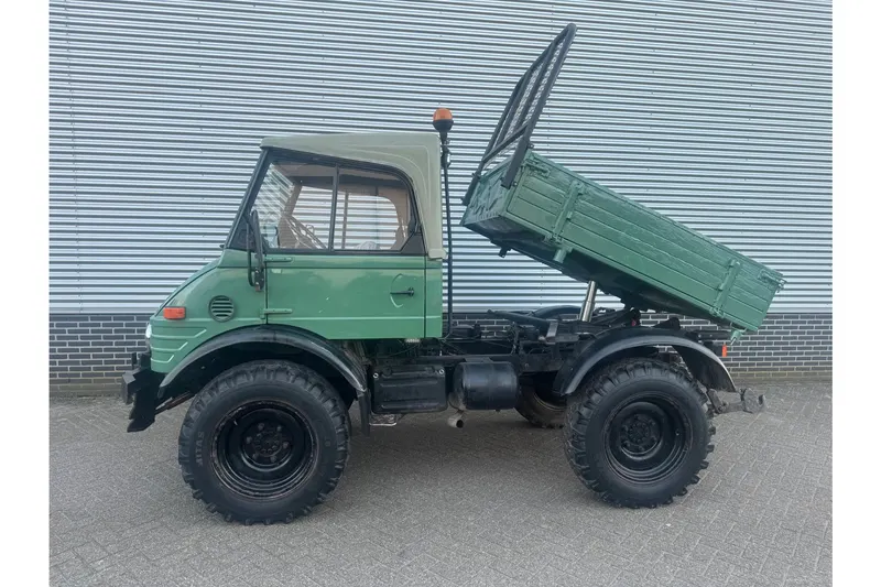 Mercedes-Benz Unimog (1977)