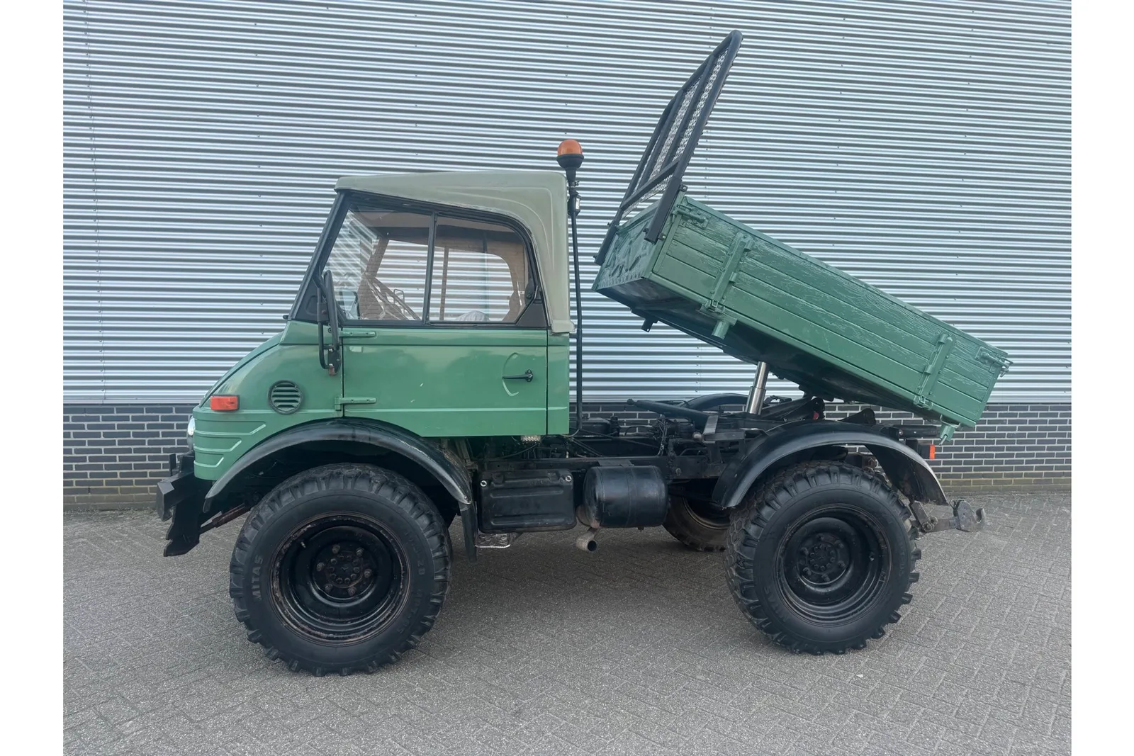 Mercedes-Benz Unimog (1977) — foto 1