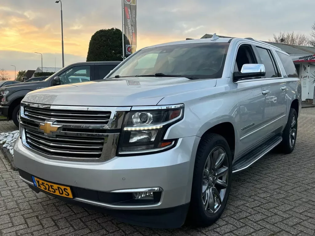 Chevrolet Suburban (2015) — foto 1