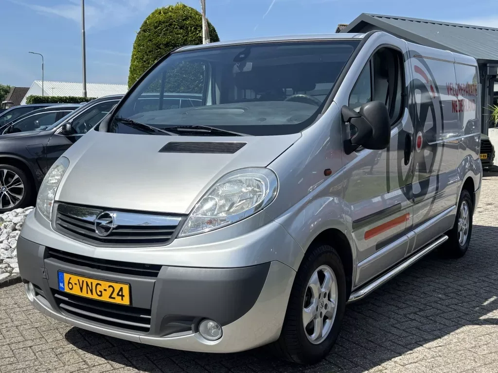 Opel Vivaro (2011) — foto 1