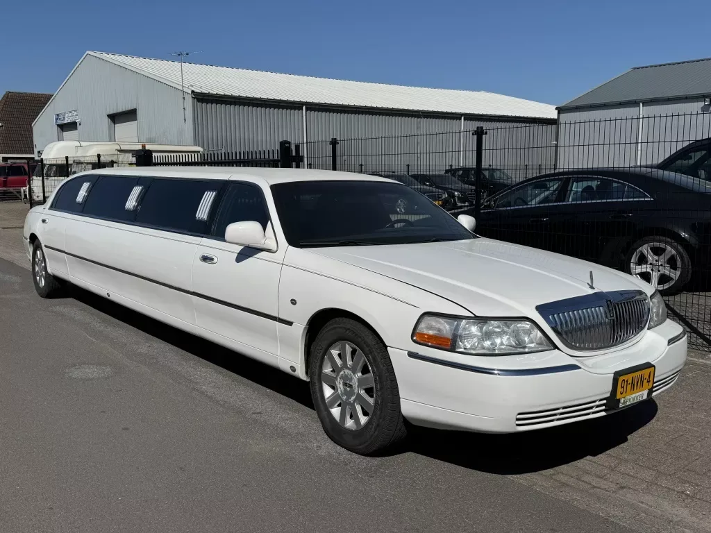 Lincoln Town Car (2003) — foto 1