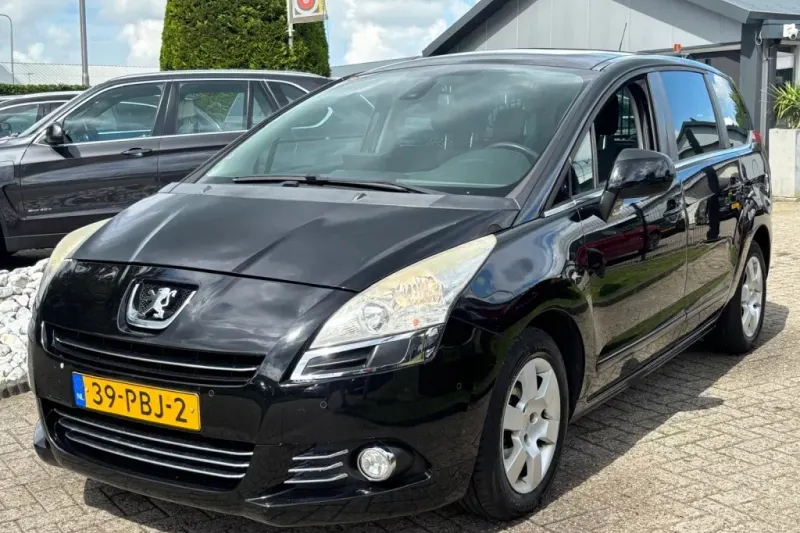 Peugeot 5008 (2011)