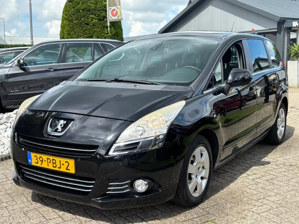 Peugeot 5008 (2011) — foto 1