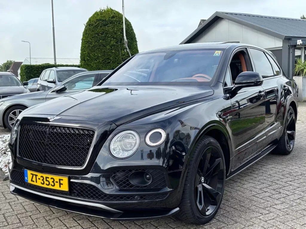 Bentley Bentayga (2018) — foto 1