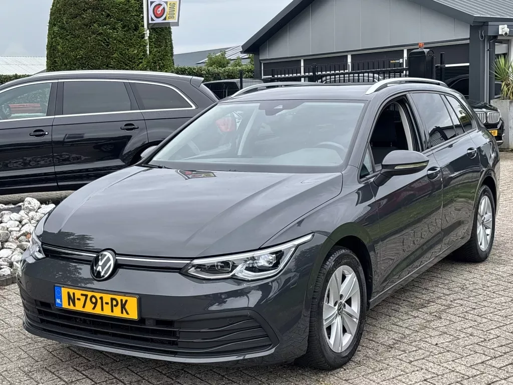 Volkswagen Golf (2021) — foto 1