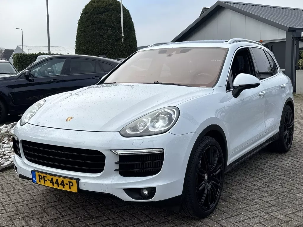 Porsche Cayenne (2015) — foto 1