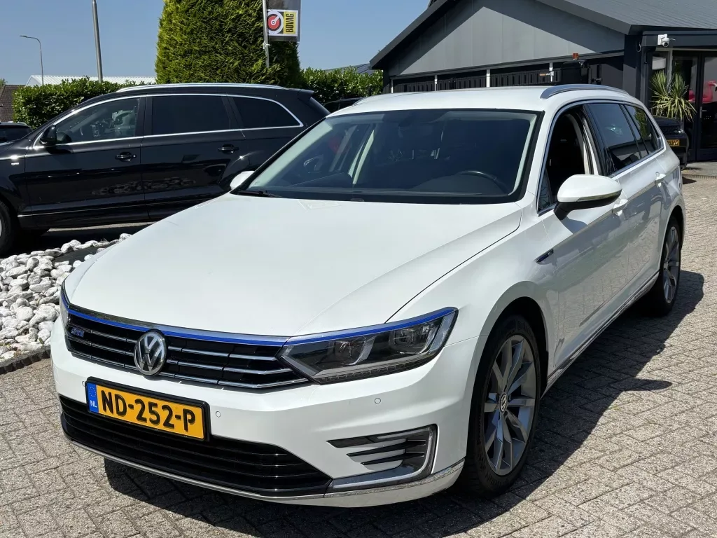 Volkswagen Passat (2016) — foto 1