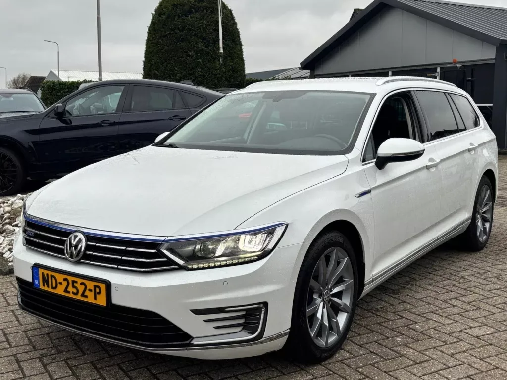 Volkswagen Passat (2016) — foto 1