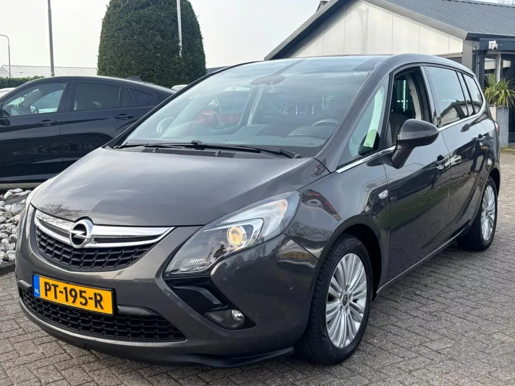 Opel Zafira (2016) — foto 1