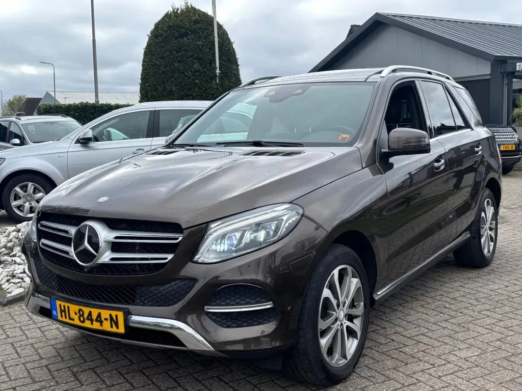 Mercedes-Benz GLE (2015) — foto 1