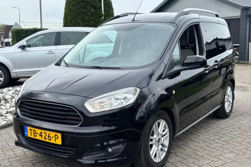 Ford Tourneo Courier (2017)