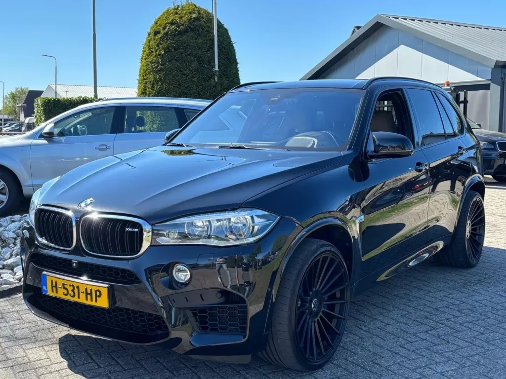 BMW X5M (2015) — foto 1