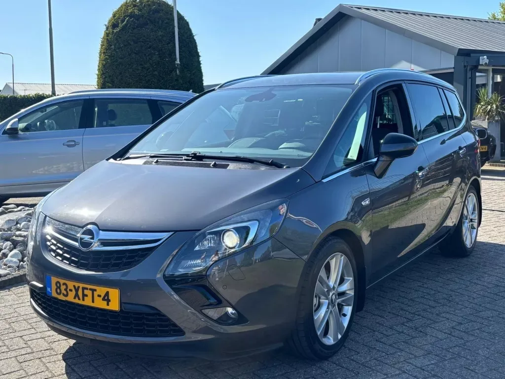 Opel Zafira Tourer (2012) — foto 1