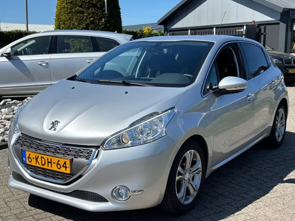 Peugeot 208 (2013) — foto 1