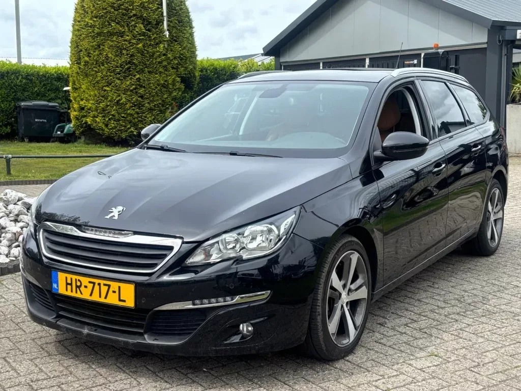 Peugeot 308 (2015) — foto 1