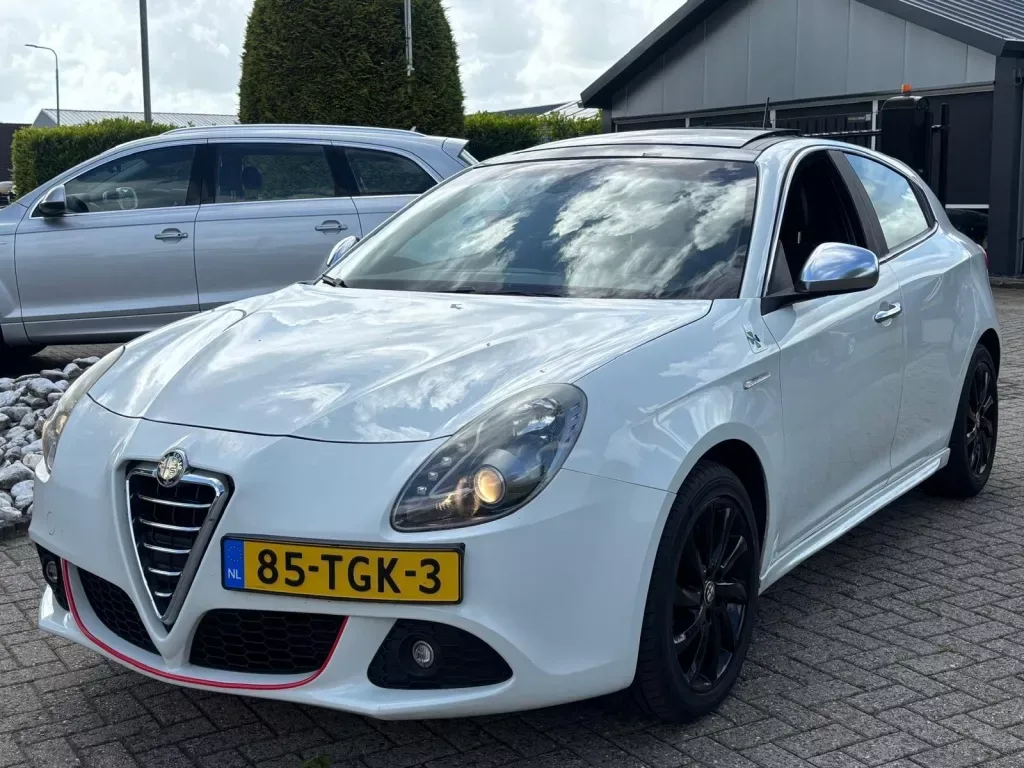 Alfa Romeo Giulietta (2012) — foto 1
