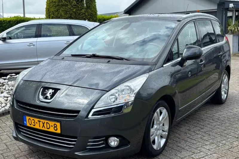 Peugeot 5008 (2012)