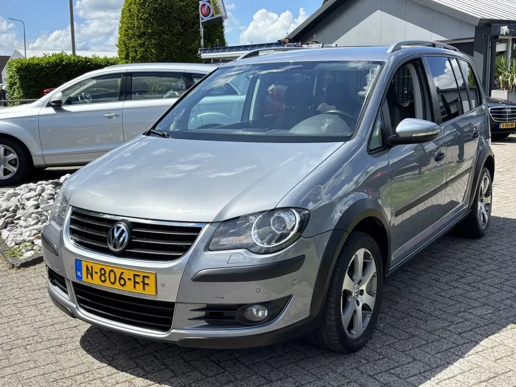 Volkswagen Touran (2010) — foto 1