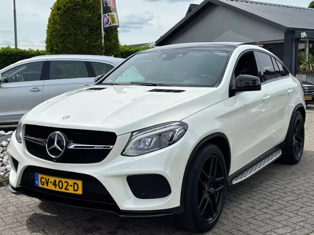 Mercedes-Benz GLE (2015) — foto 1
