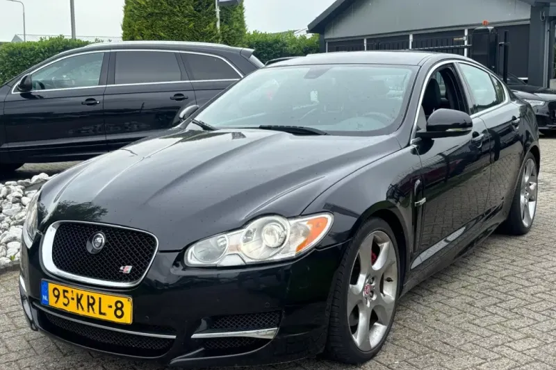 Jaguar XF (2010)