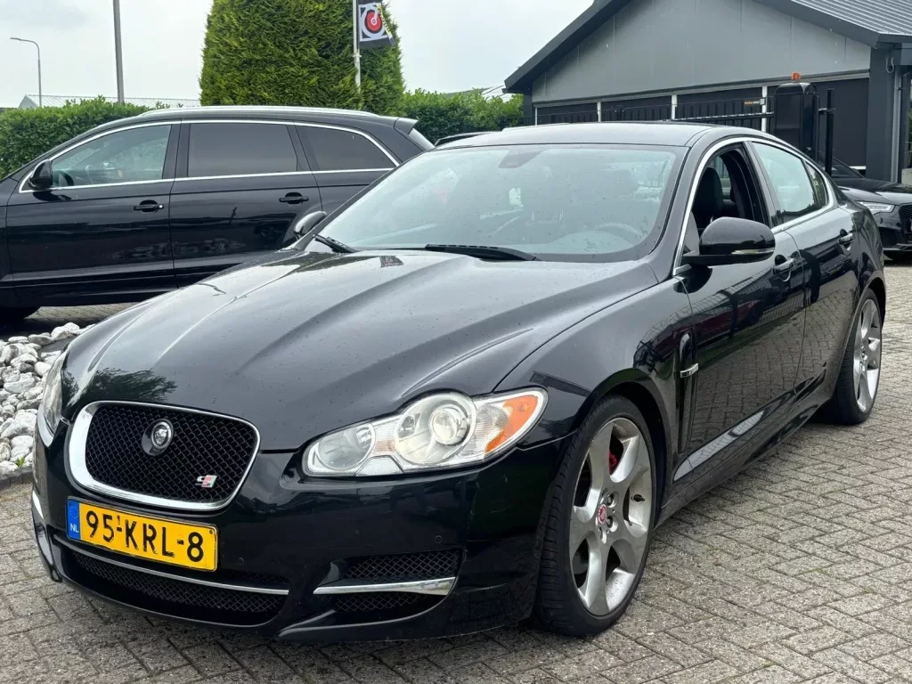 Jaguar XF (2010) — foto 1