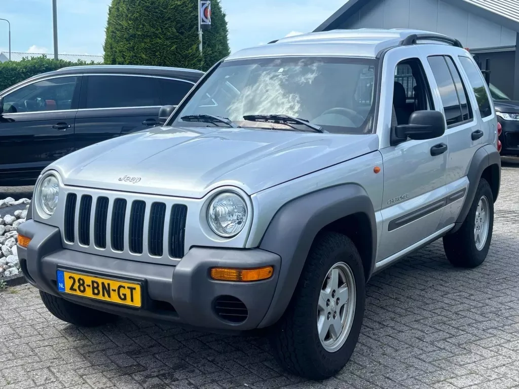 Jeep Cherokee (2004) — foto 1