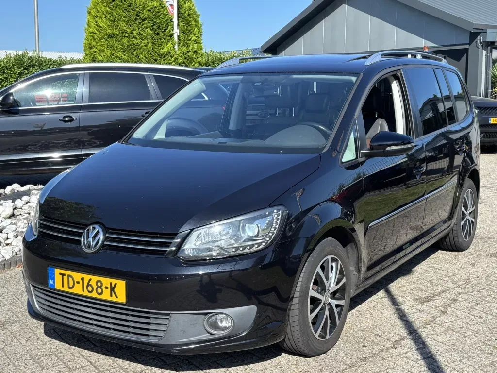 Volkswagen Touran (2013) — foto 1