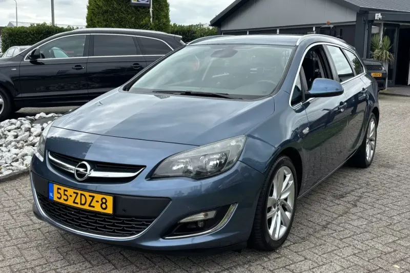 Opel Astra Sports Tourer (2012)