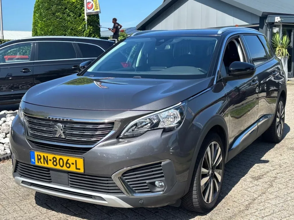 Peugeot 5008 (2018) — foto 1