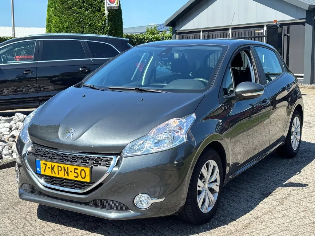 Peugeot 208 (2013) — foto 1